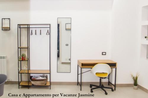 an office with a desk and a chair at Casa e Appartamento per Vacanze JASMINE in Rome