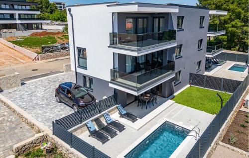 3 Bedroom Beautiful Apartment In Krk