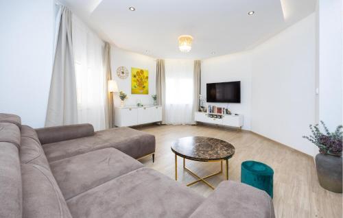 Beautiful Apartment In Split With Wifi
