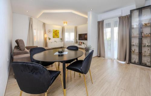 Beautiful Apartment In Split With Wifi