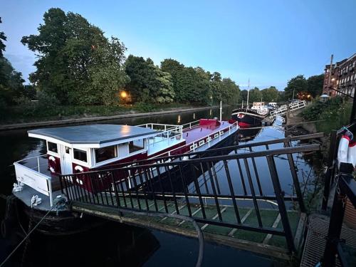 Unique Houseboat Experience I Central City Break photo 27