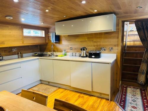 Unique Houseboat Experience I Central City Break photo 15