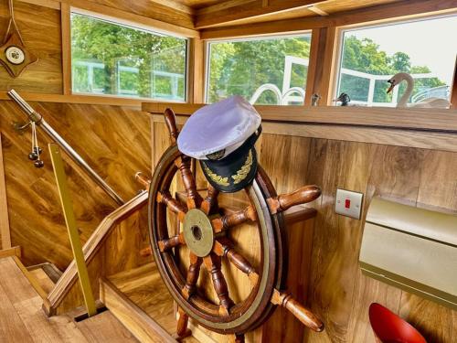 Unique Houseboat Experience I Central City Break photo 13