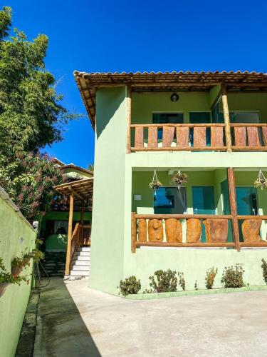 a house with a balcony on the side of it at Pousada Cardeal Mota in Serra do Cipo