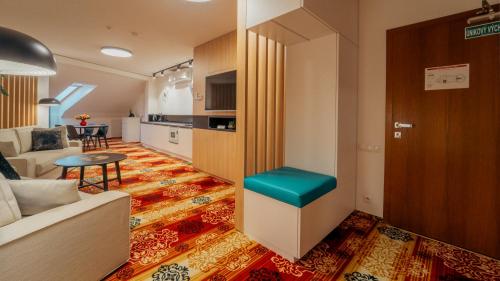 Televízia a/alebo spoločenská miestnosť v ubytovaní Apartmán RICHELIEU