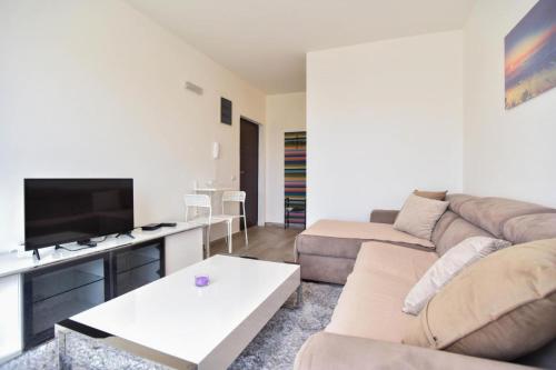 Et tv og/eller underholdning på Petra Apartment