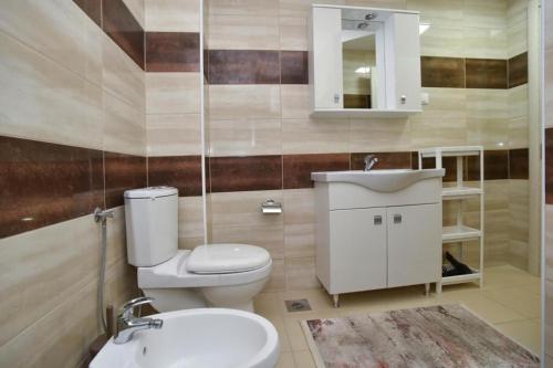 Ένα μπάνιο στο Petra Apartment