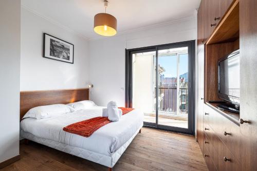 Open Sky Terrace Lage 1 Bdr & Parking