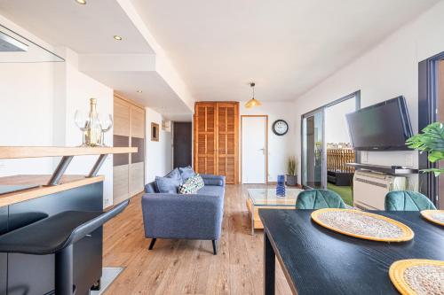 Open Sky Terrace Lage 1 Bdr & Parking
