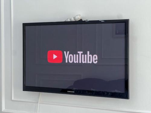 Televisyen dan/atau pusat hiburan di ЖК Фрунзе