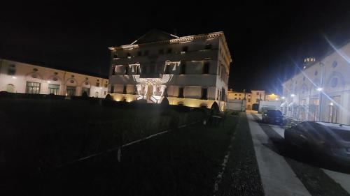 a building on a street at night at Residenza Villa Vecelli Cavriani in Mozzecane