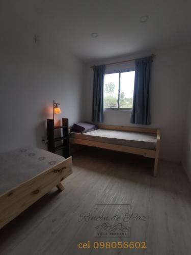 a bedroom with two beds and a window at Rincón de paz in Villa Serrana