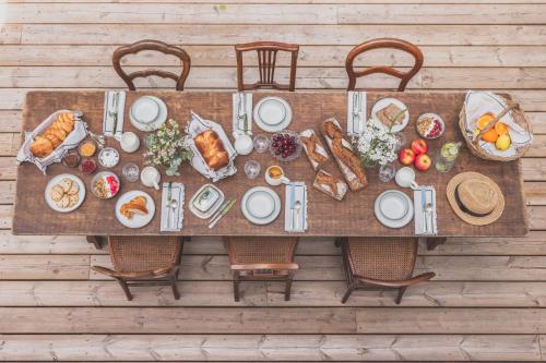an overhead view of a table with breakfast foods at Maison Montaut in Onesse-et-Laharie