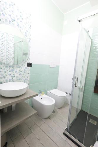 a bathroom with a toilet and a sink and a shower at Il Quadrifoglio B&B in Cirella