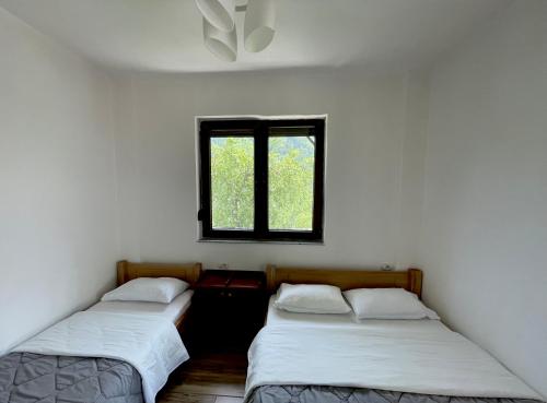 Postel nebo postele na pokoji v ubytování LAZER ÇARDAKU Guesthouse