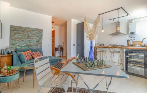 Cozy Apartment In Marbella With Swimming Pool