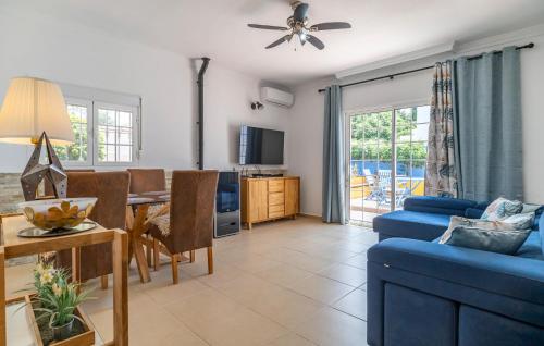 Μια τηλεόραση ή/και κέντρο ψυχαγωγίας στο Awesome Home In Chiclana De La Fronter