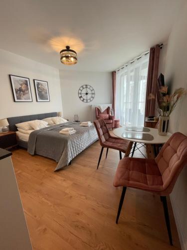 Postel nebo postele na pokoji v ubytování Apartament Różowa Fala - Pinea Pobierowo