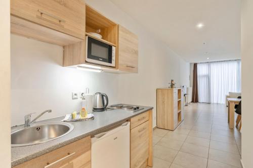 Kuchyň nebo kuchyňský kout v ubytování Ambassador Suites Leuven