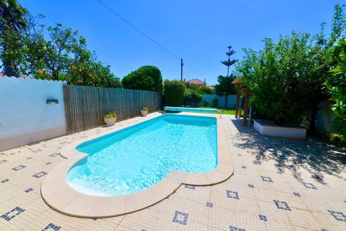 Πισίνα στο ή κοντά στο Laranjeira - House with private garden and pool