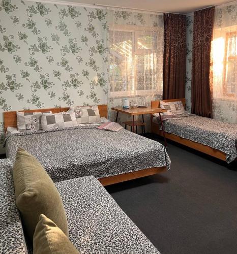 Postel nebo postele na pokoji v ubytování Podsolnukhi Guest House