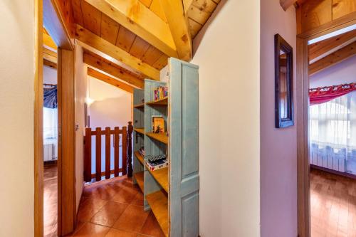 Palanda nebo palandy na pokoji v ubytování Casa Montagna in Cadore