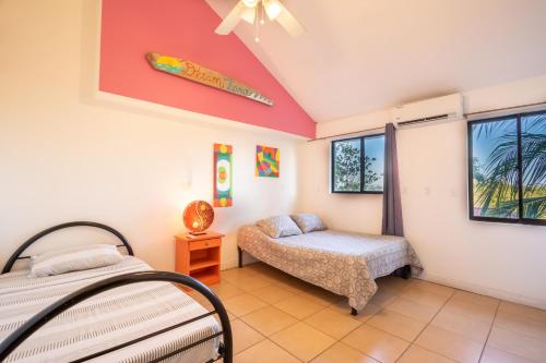 Postel nebo postele na pokoji v ubytování Wipeout Hostel