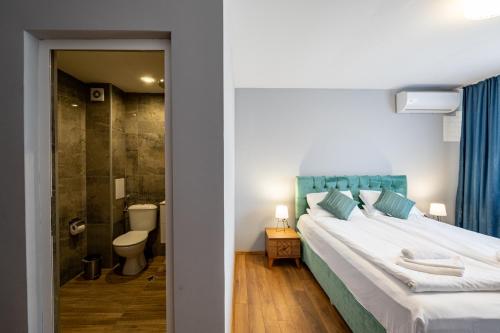 a bedroom with a large bed and a bathroom at La Mansión in Lozenets