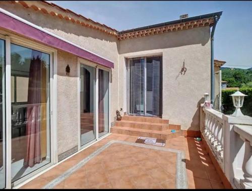Balkoni atau teres di Super maison 5 pièces avec jardin