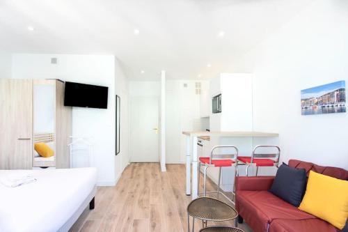 #19 Staywizus - Balcon Lenval Sea View with AC Promenade des Anglais