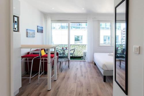#19 Staywizus - Balcon Lenval Sea View with AC Promenade des Anglais