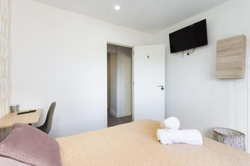 a bedroom with a bed with a towel on it at Alojamientos Serendipity FM in Icod de los Vinos