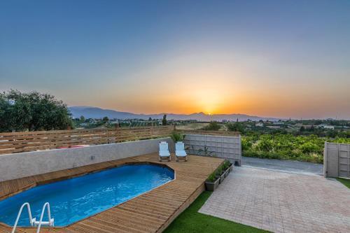Kolam renang di atau dekat dengan Villa Xenia, Private Pool, Hot Tub, BBQ, Sunset View