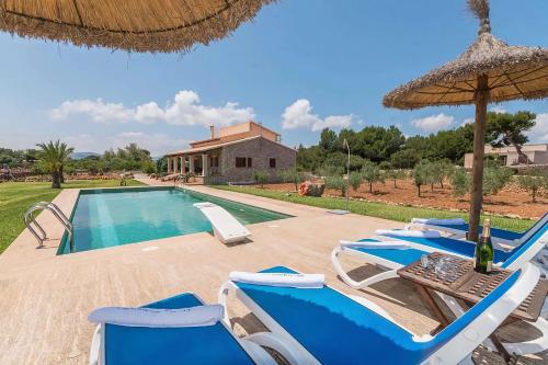 Villa Can Mosca, garden and swimming pool close to beach
