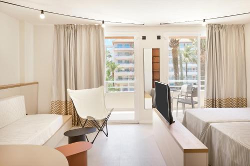 Postel nebo postele na pokoji v ubytování tent Calvia Beach