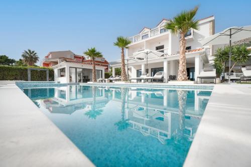 Luxury beachfront Villa Providenca