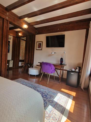 a bedroom with a bed and a desk and a tv at B&B Villa Sbaraglia in Alatri