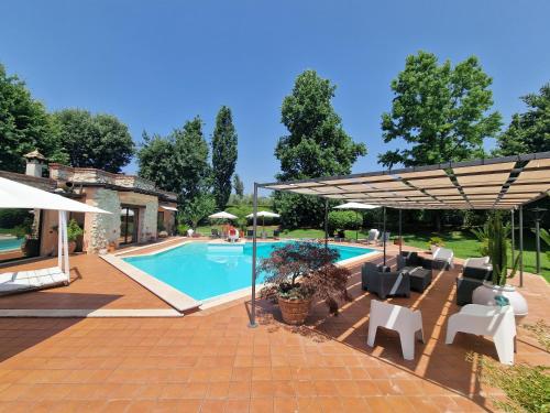 a swimming pool with chairs and a pavilion at B&B Villa Sbaraglia in Alatri