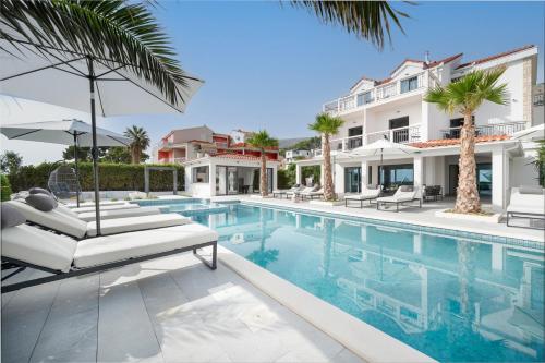 Luxury beachfront Villa Providenca