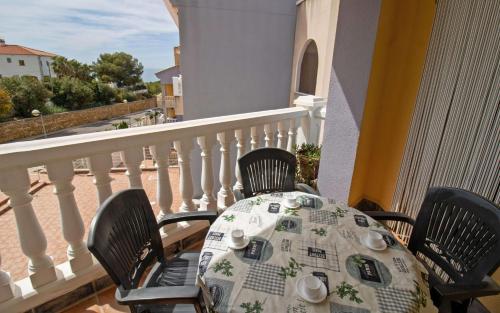 Apartamento con terraza y piscina - Marcomar Albert Villas