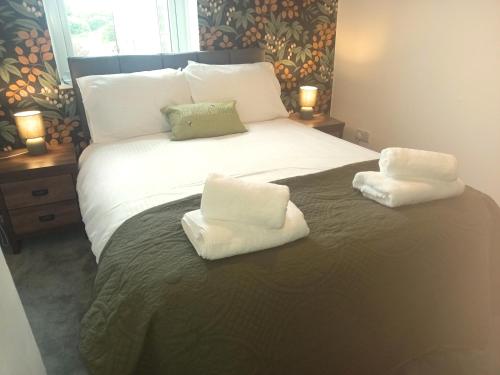 Katil atau katil-katil dalam bilik di Cambois beach Maisonette with sea view!