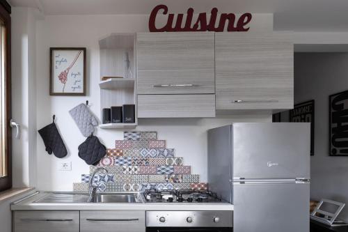 Dapur atau dapur kecil di Radio Hotel