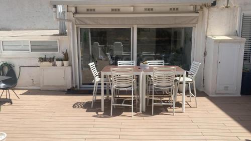 En balkon eller terrasse på Puerto Nova Atico