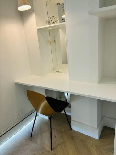 Modern apt Canal st Martin