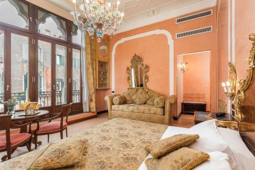 a living room with a couch and a table at Hotel San Mois&egrave; in Venice