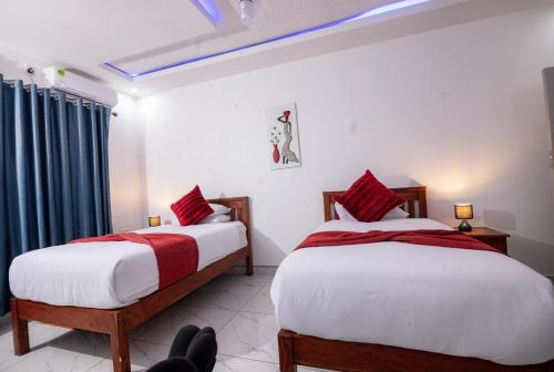 Ένα ή περισσότερα κρεβάτια σε δωμάτιο στο Amakhosi Hotel