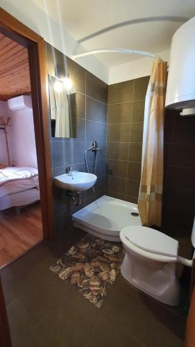 Koupelna v ubytování Kalmanka House