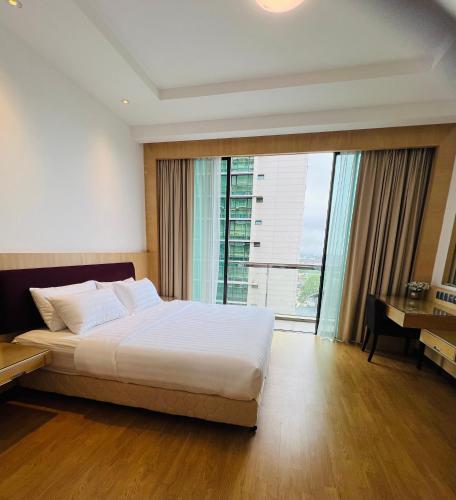 Postel nebo postele na pokoji v ubytování Imperial Grand Suite Apartment Kuching