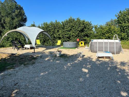 a yard with a tent and a table and chairs at Camera privata Orchidea in Castellero