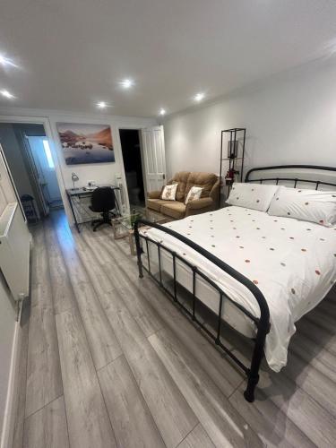 a bedroom with a bed and a living room at Adorable 1-bedroom entire place with free parking in Cambridge